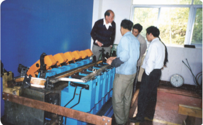 ZCN070S-（2000，9頭/3000，14頭）水發(fā)線(xiàn)棒多頭液壓成型熱壓機(jī)